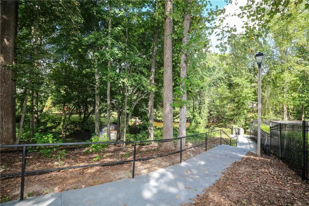 11 Dunwoody Springs Drive Unit 11, Sandy Springs, Georgia 30328, 3 Bedrooms Bedrooms, ,2 BathroomsBathrooms,Residential,Sold,11 Dunwoody Springs Drive Unit 11,6079486