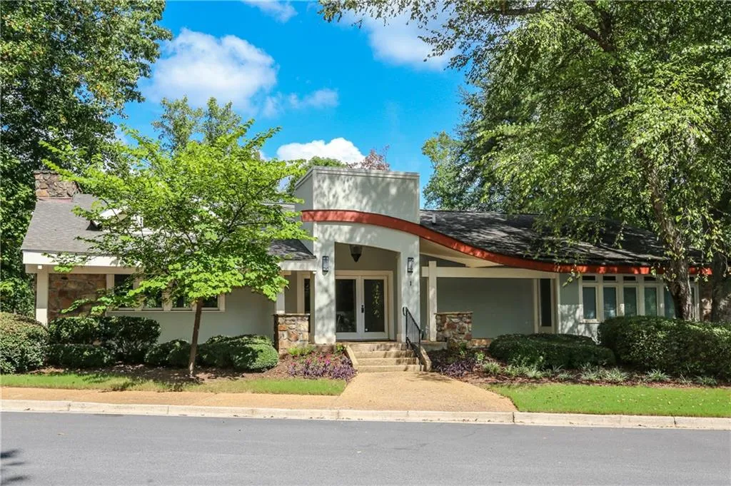 11 Dunwoody Springs Drive Unit 11, Sandy Springs, Georgia 30328, 3 Bedrooms Bedrooms, ,2 BathroomsBathrooms,Residential,Sold,11 Dunwoody Springs Drive Unit 11,6079486