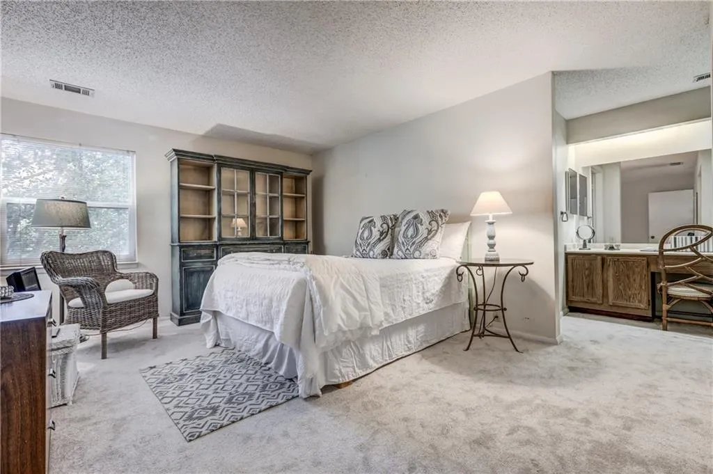 11 Dunwoody Springs Drive Unit 11, Sandy Springs, Georgia 30328, 3 Bedrooms Bedrooms, ,2 BathroomsBathrooms,Residential,Sold,11 Dunwoody Springs Drive Unit 11,6079486