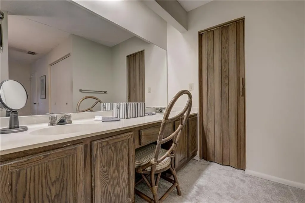 11 Dunwoody Springs Drive Unit 11, Sandy Springs, Georgia 30328, 3 Bedrooms Bedrooms, ,2 BathroomsBathrooms,Residential,Sold,11 Dunwoody Springs Drive Unit 11,6079486