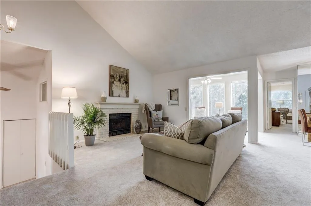 11 Dunwoody Springs Drive Unit 11, Sandy Springs, Georgia 30328, 3 Bedrooms Bedrooms, ,2 BathroomsBathrooms,Residential,Sold,11 Dunwoody Springs Drive Unit 11,6079486