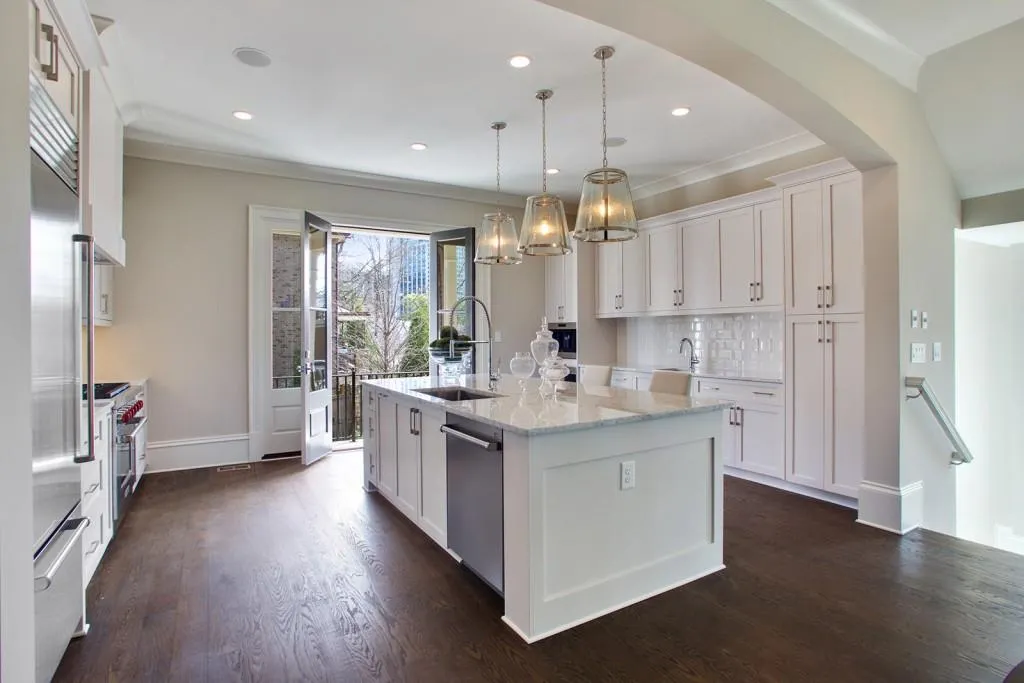 3700 Peachtree Road Unit 6, Atlanta, Georgia 30319, 3 Bedrooms Bedrooms, ,3 BathroomsBathrooms,Residential,Sold,3700 Peachtree Road Unit 6,5658788