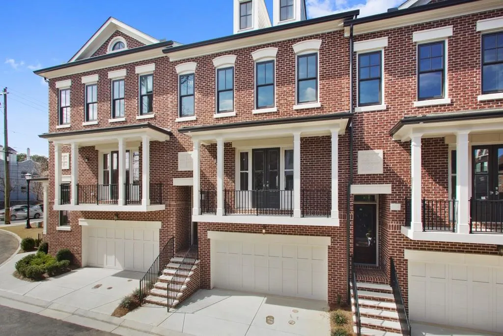 3700 Peachtree Road Unit 6, Atlanta, Georgia 30319, 3 Bedrooms Bedrooms, ,3 BathroomsBathrooms,Residential,Sold,3700 Peachtree Road Unit 6,5658788