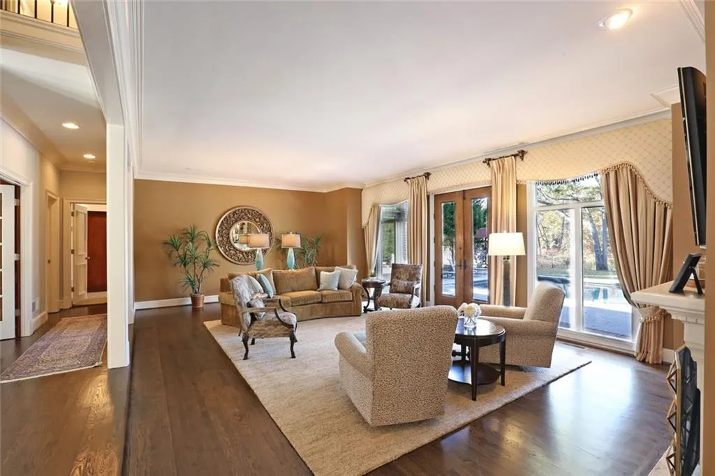 6240 River Chase Circle, Sandy Springs, Georgia 30328, 5 Bedrooms Bedrooms, ,4 BathroomsBathrooms,Residential,Sold,6240 River Chase Circle,5777277