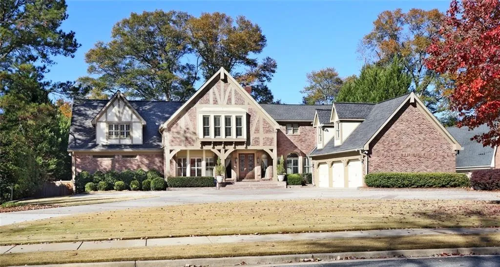 6240 River Chase Circle, Sandy Springs, Georgia 30328, 5 Bedrooms Bedrooms, ,4 BathroomsBathrooms,Residential,Sold,6240 River Chase Circle,5777277