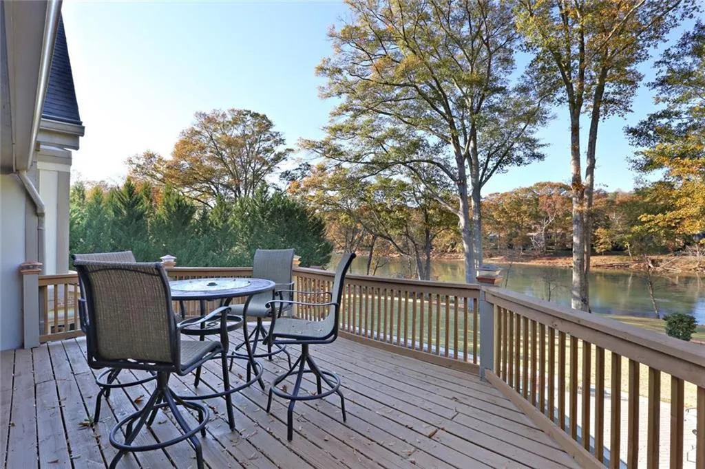 6240 River Chase Circle, Sandy Springs, Georgia 30328, 5 Bedrooms Bedrooms, ,4 BathroomsBathrooms,Residential,Sold,6240 River Chase Circle,5777277