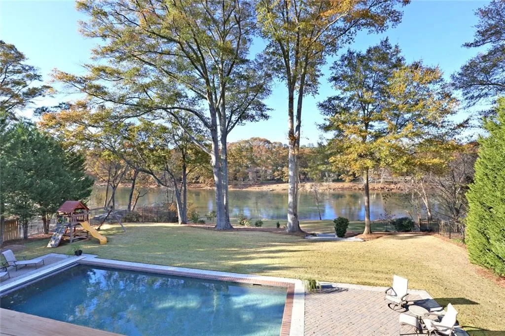 6240 River Chase Circle, Sandy Springs, Georgia 30328, 5 Bedrooms Bedrooms, ,4 BathroomsBathrooms,Residential,Sold,6240 River Chase Circle,5777277