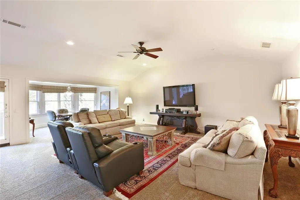 6240 River Chase Circle, Sandy Springs, Georgia 30328, 5 Bedrooms Bedrooms, ,4 BathroomsBathrooms,Residential,Sold,6240 River Chase Circle,5777277