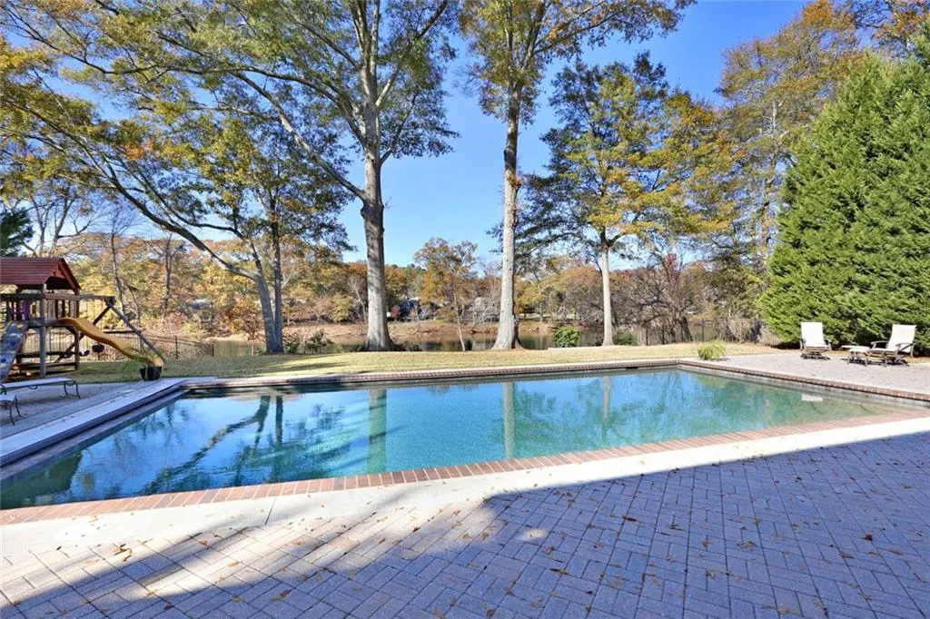 6240 River Chase Circle, Sandy Springs, Georgia 30328, 5 Bedrooms Bedrooms, ,4 BathroomsBathrooms,Residential,Sold,6240 River Chase Circle,5777277
