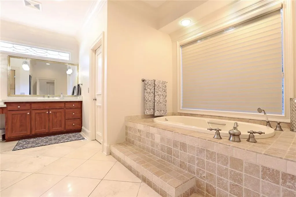 6240 River Chase Circle, Sandy Springs, Georgia 30328, 5 Bedrooms Bedrooms, ,4 BathroomsBathrooms,Residential,Sold,6240 River Chase Circle,5777277