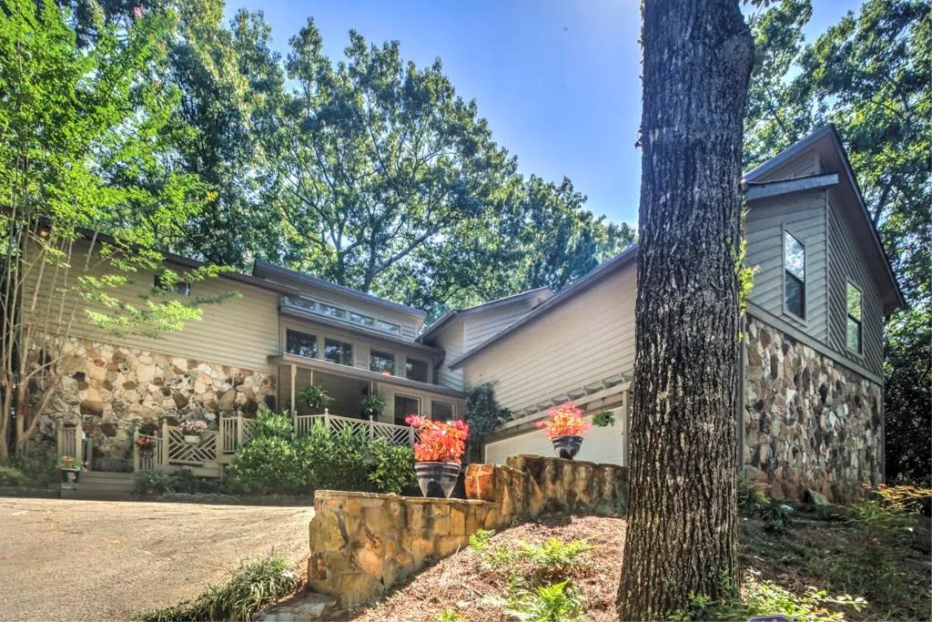100 Bransford Road, Sandy Springs, Georgia 30342, 4 Bedrooms Bedrooms, ,3 BathroomsBathrooms,Residential,Sold,100 Bransford Road,5871000
