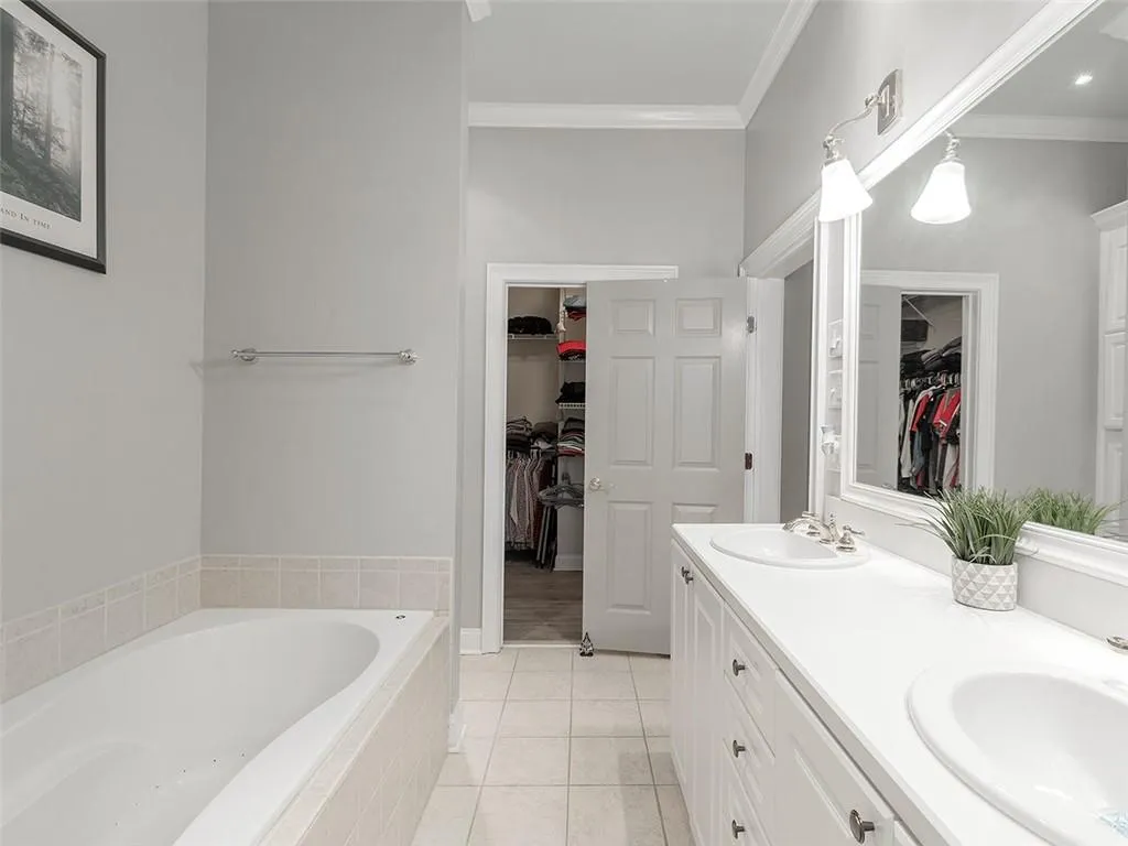 5415 Northland Drive Unit 103, Atlanta, Georgia 30342, 2 Bedrooms Bedrooms, ,2 BathroomsBathrooms,Residential,Sold,5415 Northland Drive Unit 103,6870212