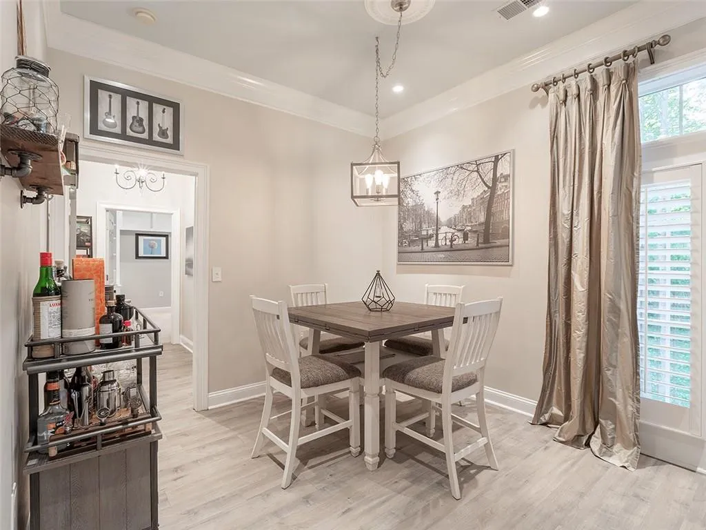 5415 Northland Drive Unit 103, Atlanta, Georgia 30342, 2 Bedrooms Bedrooms, ,2 BathroomsBathrooms,Residential,Sold,5415 Northland Drive Unit 103,6870212
