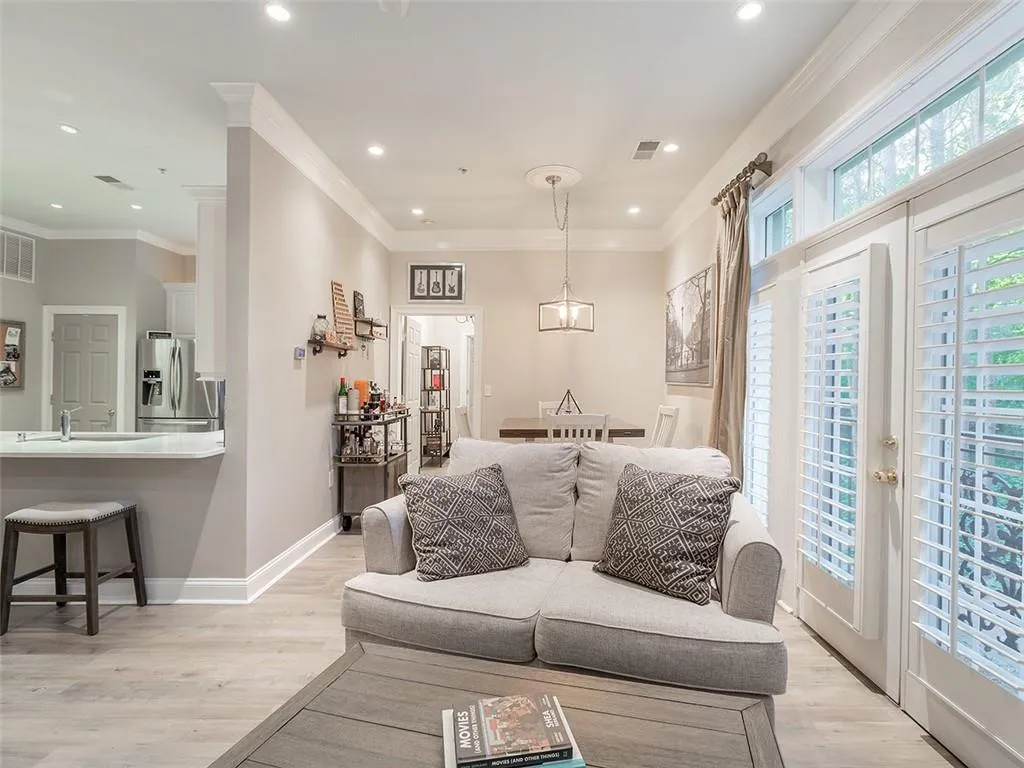 5415 Northland Drive Unit 103, Atlanta, Georgia 30342, 2 Bedrooms Bedrooms, ,2 BathroomsBathrooms,Residential,Sold,5415 Northland Drive Unit 103,6870212