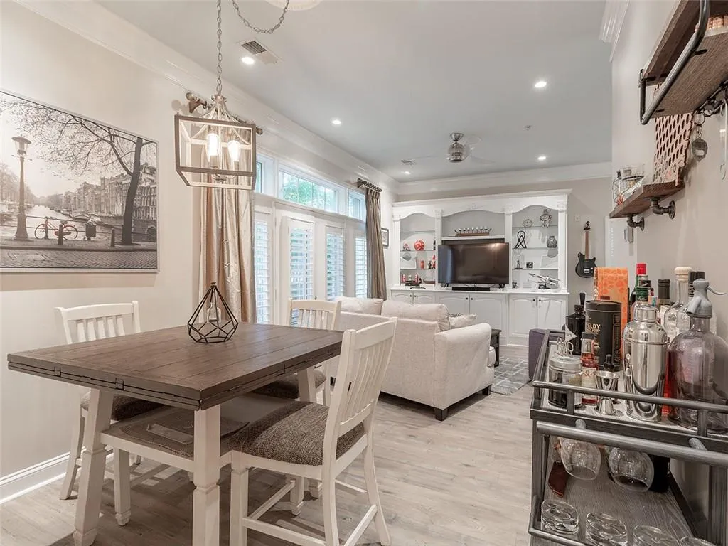5415 Northland Drive Unit 103, Atlanta, Georgia 30342, 2 Bedrooms Bedrooms, ,2 BathroomsBathrooms,Residential,Sold,5415 Northland Drive Unit 103,6870212