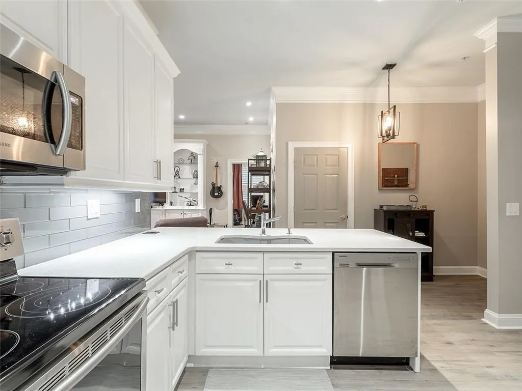5415 Northland Drive Unit 103, Atlanta, Georgia 30342, 2 Bedrooms Bedrooms, ,2 BathroomsBathrooms,Residential,Sold,5415 Northland Drive Unit 103,6870212