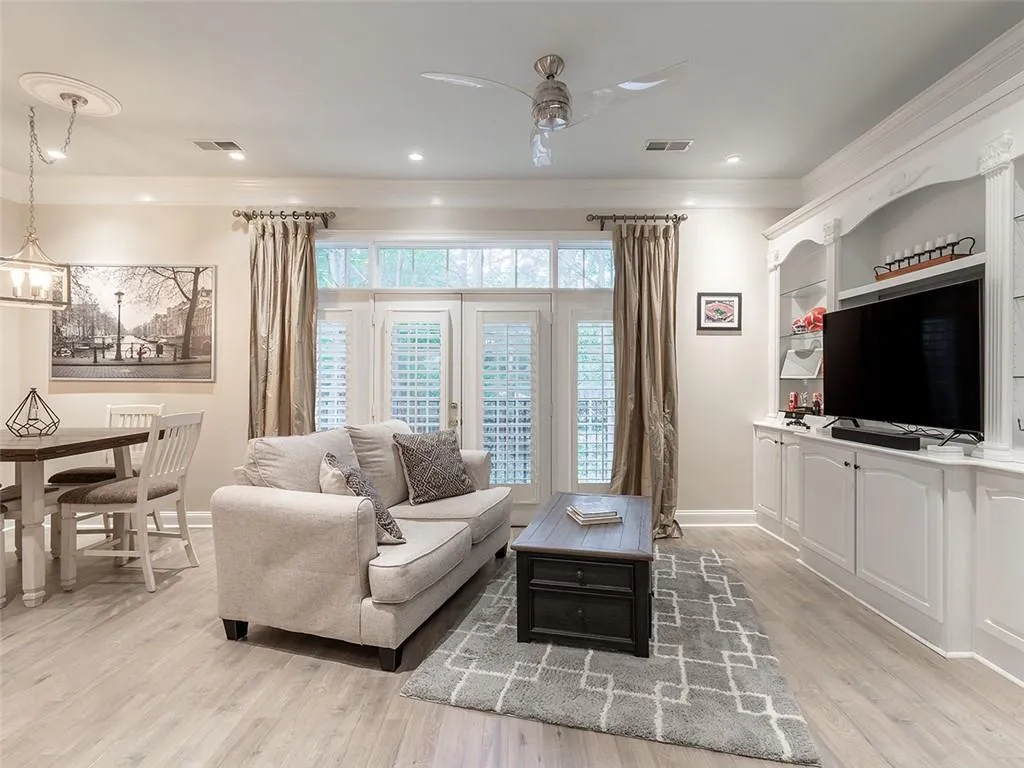 5415 Northland Drive Unit 103, Atlanta, Georgia 30342, 2 Bedrooms Bedrooms, ,2 BathroomsBathrooms,Residential,Sold,5415 Northland Drive Unit 103,6870212