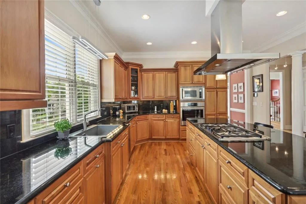 69 W Belle Isle Road, Atlanta, Georgia 30342, 3 Bedrooms Bedrooms, ,3 BathroomsBathrooms,Residential,Sold,69 W Belle Isle Road,7057327