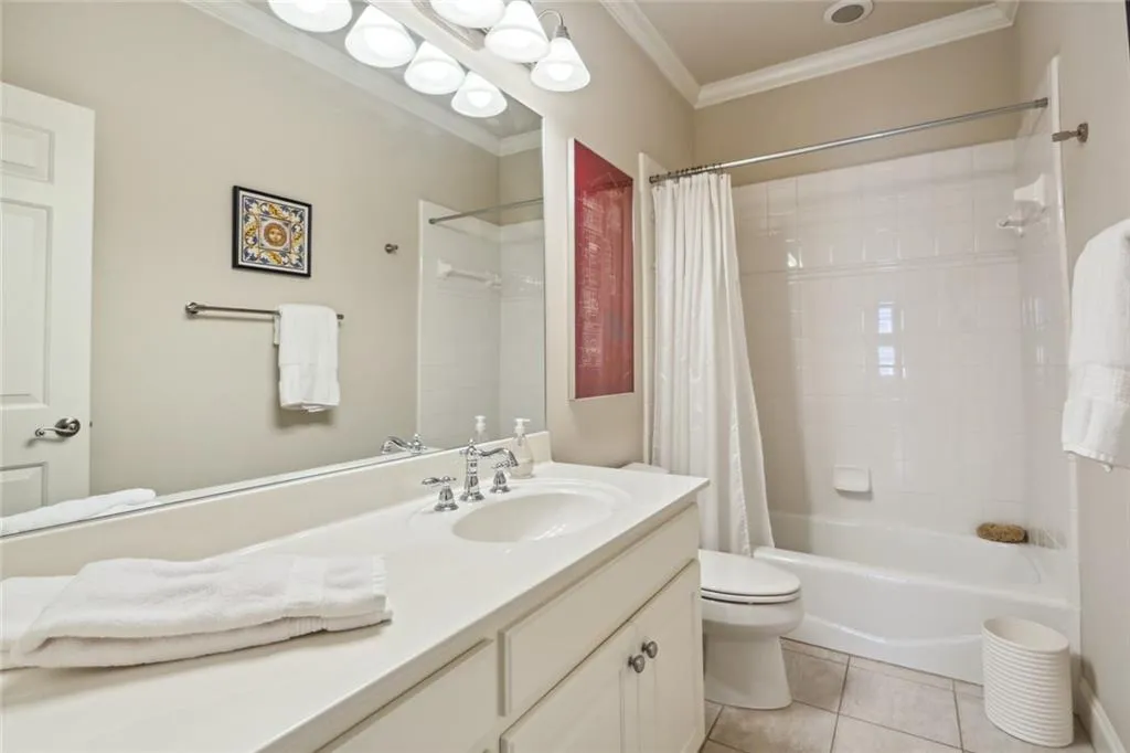 69 W Belle Isle Road, Atlanta, Georgia 30342, 3 Bedrooms Bedrooms, ,3 BathroomsBathrooms,Residential,Sold,69 W Belle Isle Road,7057327