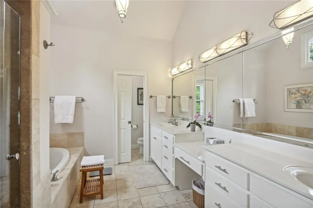 69 W Belle Isle Road, Atlanta, Georgia 30342, 3 Bedrooms Bedrooms, ,3 BathroomsBathrooms,Residential,Sold,69 W Belle Isle Road,7057327