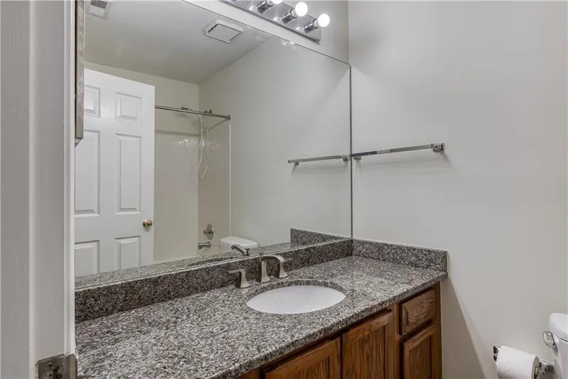 7500 Roswell Road Unit 23, Sandy Springs, Georgia 30350, 2 Bedrooms Bedrooms, ,2 BathroomsBathrooms,Residential,Sold,7500 Roswell Road Unit 23,6749626