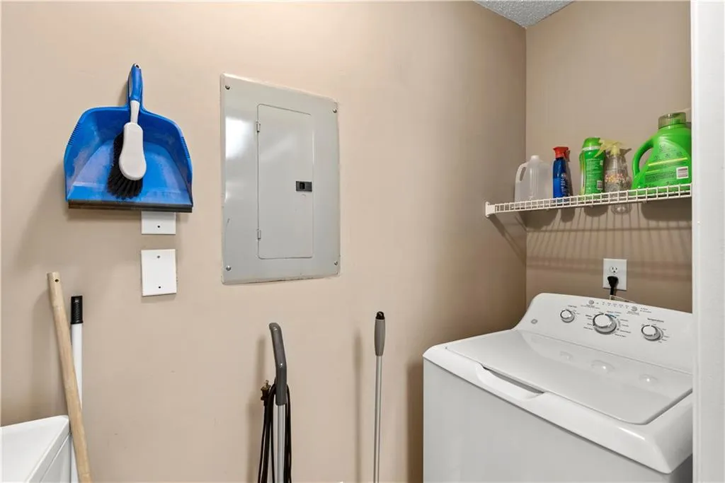 102 Granville Court, Atlanta, Georgia 30328, 1 Bedroom Bedrooms, ,1 BathroomBathrooms,Residential,Sold,102 Granville Court,7029719