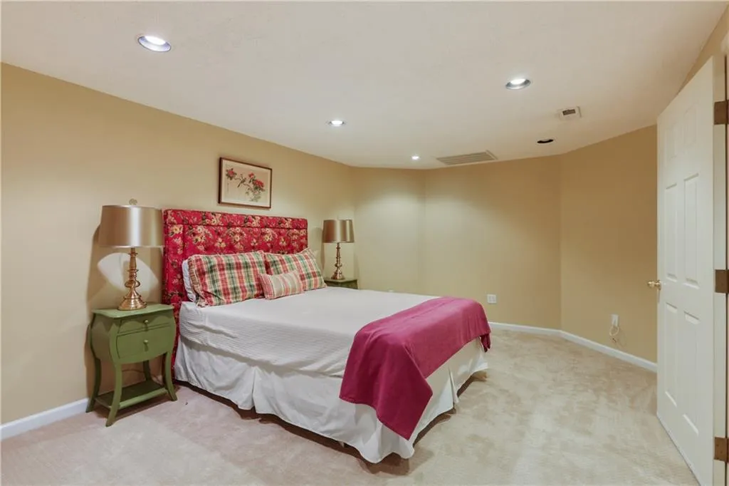 125 Grantley Court, Sandy Springs, Georgia 30350, 6 Bedrooms Bedrooms, ,5 BathroomsBathrooms,Residential,Sold,125 Grantley Court,6084517