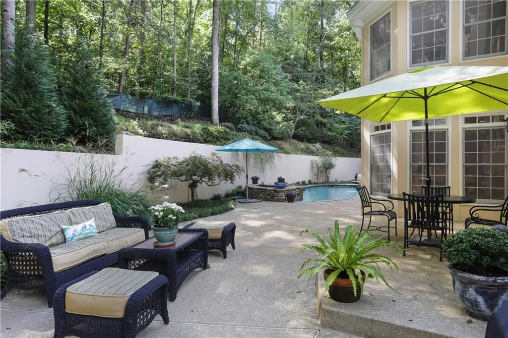 125 Grantley Court, Sandy Springs, Georgia 30350, 6 Bedrooms Bedrooms, ,5 BathroomsBathrooms,Residential,Sold,125 Grantley Court,6084517