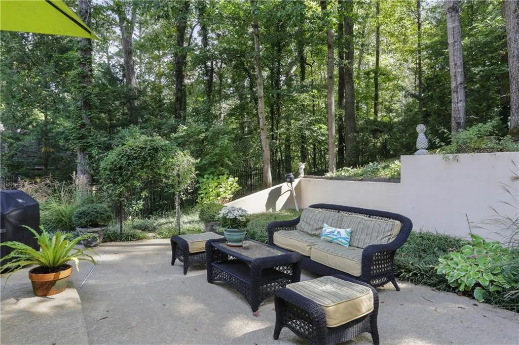 125 Grantley Court, Sandy Springs, Georgia 30350, 6 Bedrooms Bedrooms, ,5 BathroomsBathrooms,Residential,Sold,125 Grantley Court,6084517