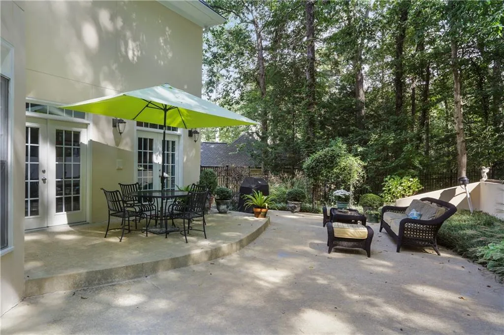 125 Grantley Court, Sandy Springs, Georgia 30350, 6 Bedrooms Bedrooms, ,5 BathroomsBathrooms,Residential,Sold,125 Grantley Court,6084517