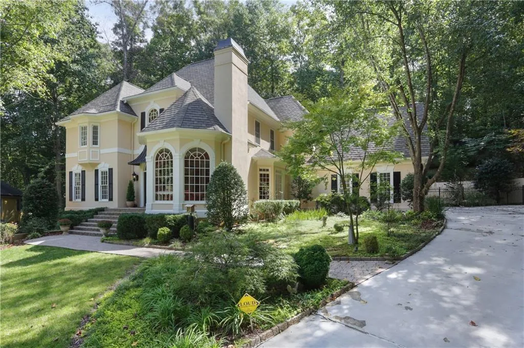 125 Grantley Court, Sandy Springs, Georgia 30350, 6 Bedrooms Bedrooms, ,5 BathroomsBathrooms,Residential,Sold,125 Grantley Court,6084517