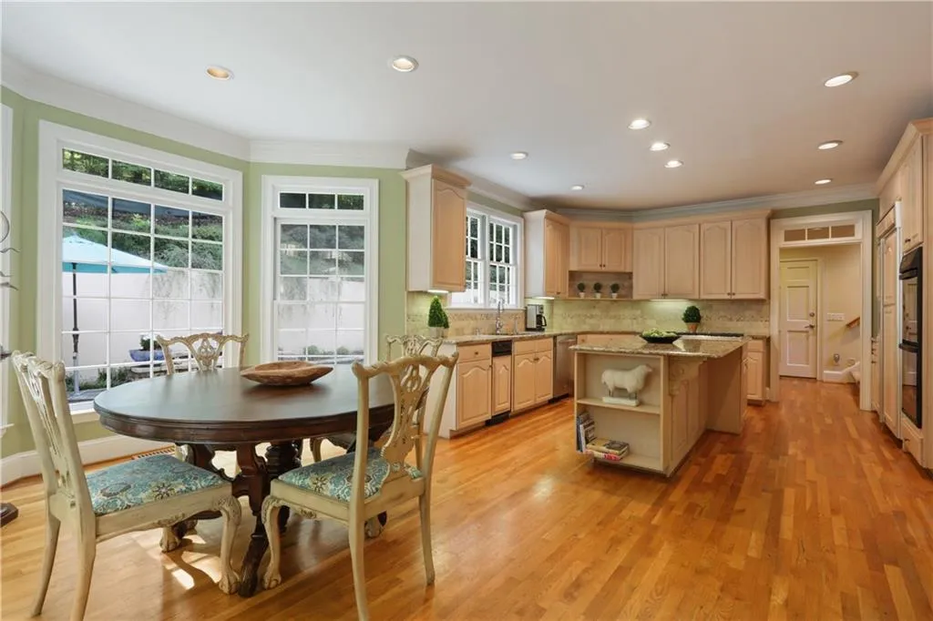 125 Grantley Court, Sandy Springs, Georgia 30350, 6 Bedrooms Bedrooms, ,5 BathroomsBathrooms,Residential,Sold,125 Grantley Court,6084517