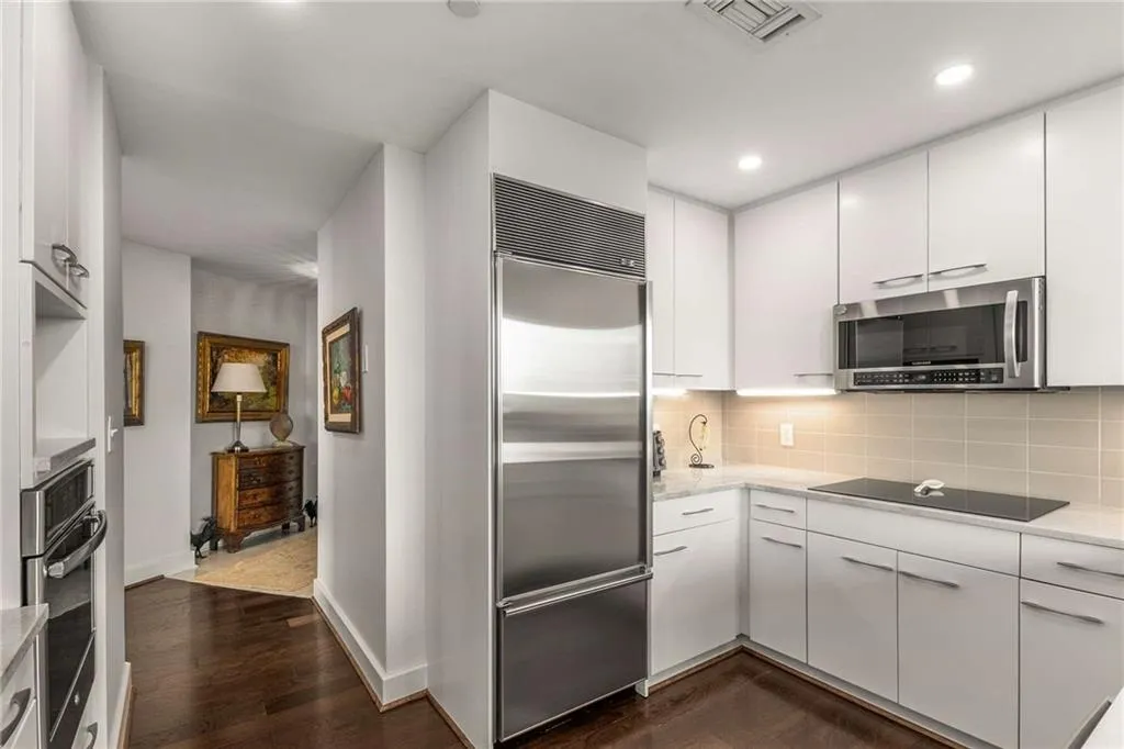 700 Park Regency Place Ne Unit 1407, Atlanta, Georgia 30326, 2 Bedrooms Bedrooms, ,2 BathroomsBathrooms,Residential,For Sale,700 Park Regency Place Ne Unit 1407,7572221