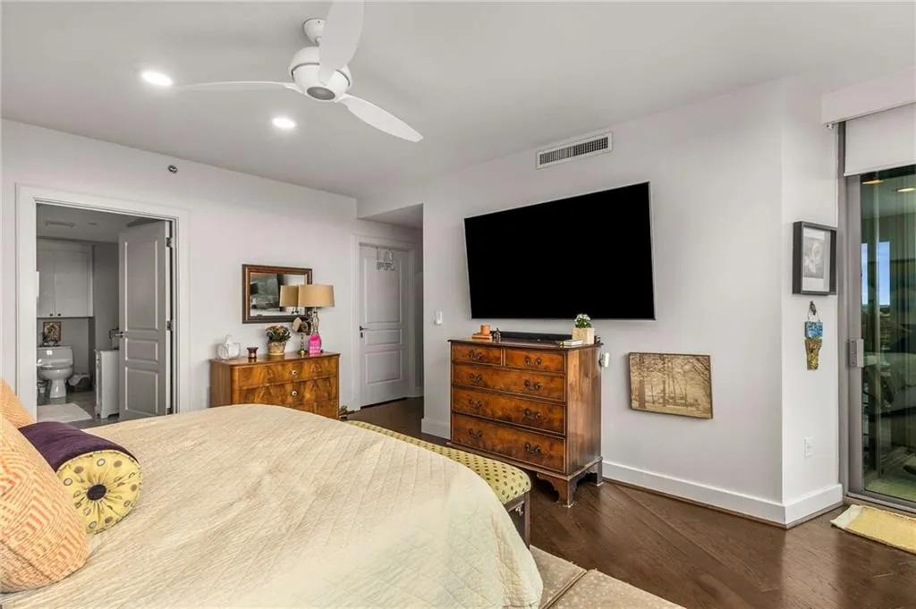 700 Park Regency Place Ne Unit 1407, Atlanta, Georgia 30326, 2 Bedrooms Bedrooms, ,2 BathroomsBathrooms,Residential,For Sale,700 Park Regency Place Ne Unit 1407,7572221
