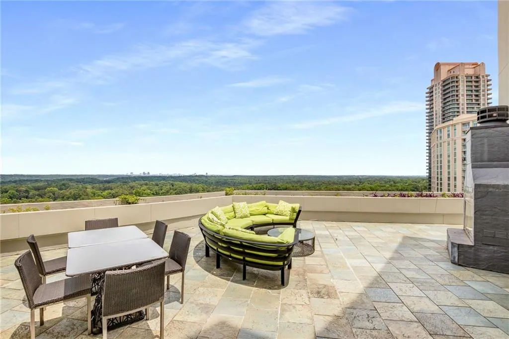 700 Park Regency Place Ne Unit 1407, Atlanta, Georgia 30326, 2 Bedrooms Bedrooms, ,2 BathroomsBathrooms,Residential,For Sale,700 Park Regency Place Ne Unit 1407,7572221