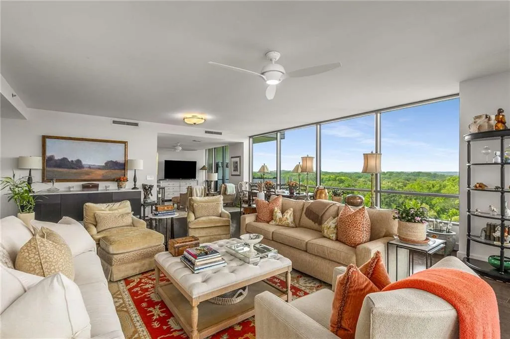 700 Park Regency Place Ne Unit 1407, Atlanta, Georgia 30326, 2 Bedrooms Bedrooms, ,2 BathroomsBathrooms,Residential,For Sale,700 Park Regency Place Ne Unit 1407,7572221