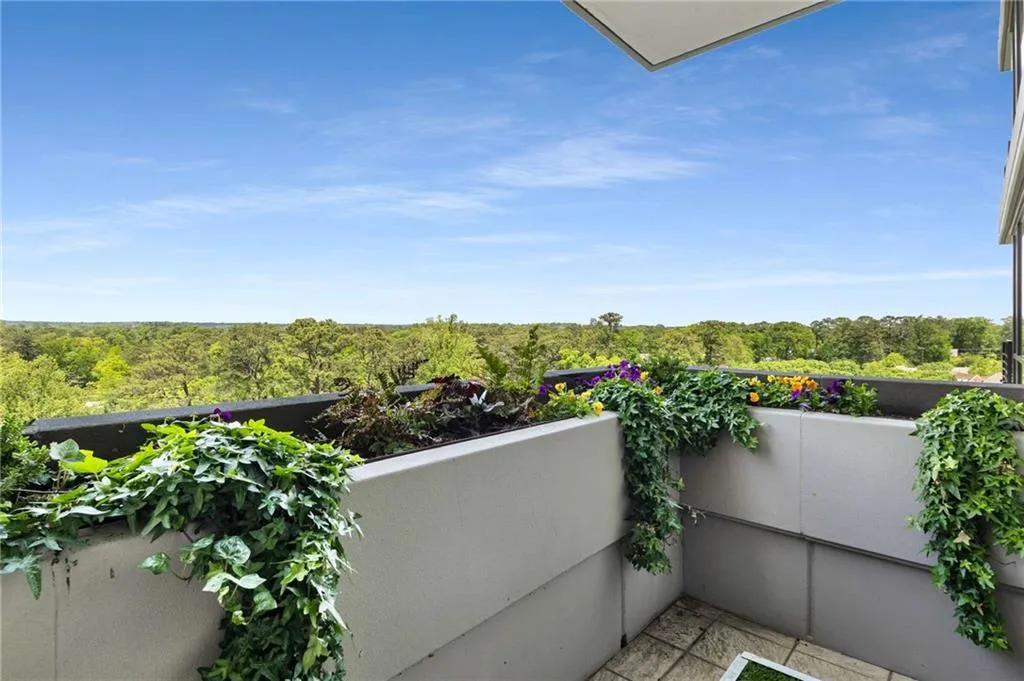 700 Park Regency Place Ne Unit 1407, Atlanta, Georgia 30326, 2 Bedrooms Bedrooms, ,2 BathroomsBathrooms,Residential,For Sale,700 Park Regency Place Ne Unit 1407,7572221