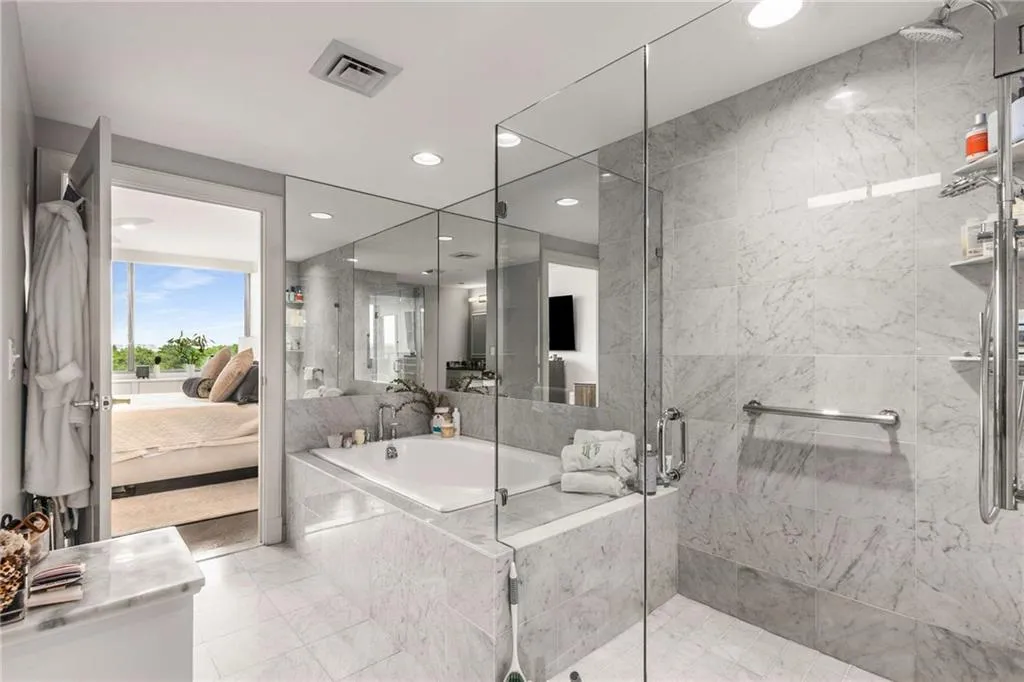 700 Park Regency Place Ne Unit 1407, Atlanta, Georgia 30326, 2 Bedrooms Bedrooms, ,2 BathroomsBathrooms,Residential,For Sale,700 Park Regency Place Ne Unit 1407,7572221