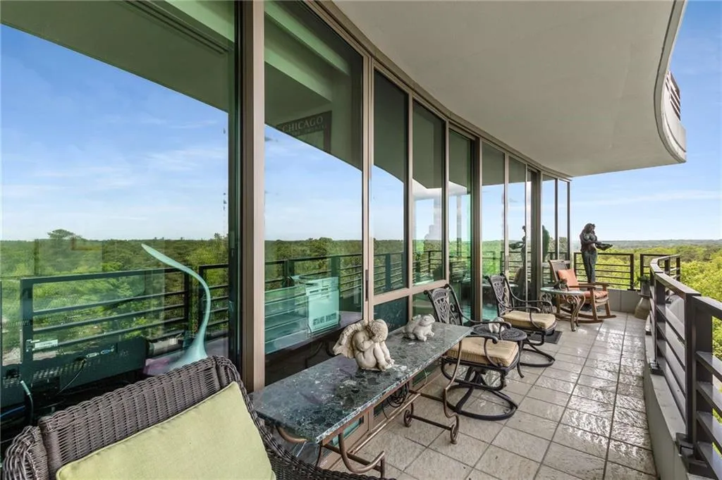 700 Park Regency Place Ne Unit 1407, Atlanta, Georgia 30326, 2 Bedrooms Bedrooms, ,2 BathroomsBathrooms,Residential,For Sale,700 Park Regency Place Ne Unit 1407,7572221