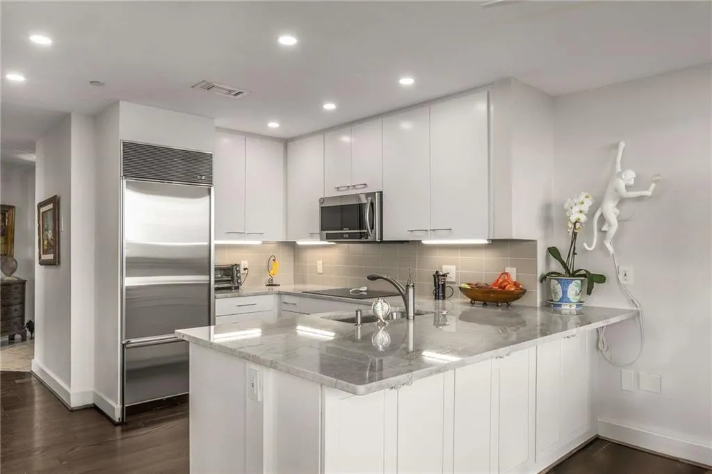 700 Park Regency Place Ne Unit 1407, Atlanta, Georgia 30326, 2 Bedrooms Bedrooms, ,2 BathroomsBathrooms,Residential,For Sale,700 Park Regency Place Ne Unit 1407,7572221