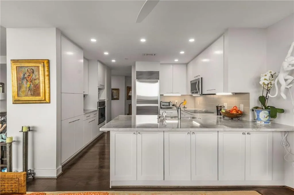 700 Park Regency Place Ne Unit 1407, Atlanta, Georgia 30326, 2 Bedrooms Bedrooms, ,2 BathroomsBathrooms,Residential,For Sale,700 Park Regency Place Ne Unit 1407,7572221