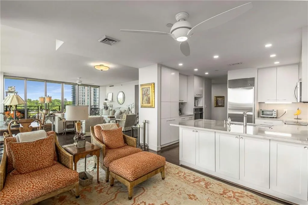 700 Park Regency Place Ne Unit 1407, Atlanta, Georgia 30326, 2 Bedrooms Bedrooms, ,2 BathroomsBathrooms,Residential,For Sale,700 Park Regency Place Ne Unit 1407,7572221