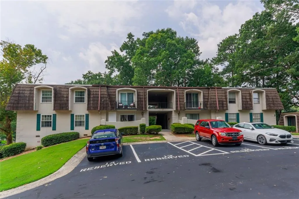 725 Dalrymple Unit 2 A, Sandy Springs, Georgia 30328, 2 Bedrooms Bedrooms, ,2 BathroomsBathrooms,Residential,Sold,725 Dalrymple Unit 2 A,6922861