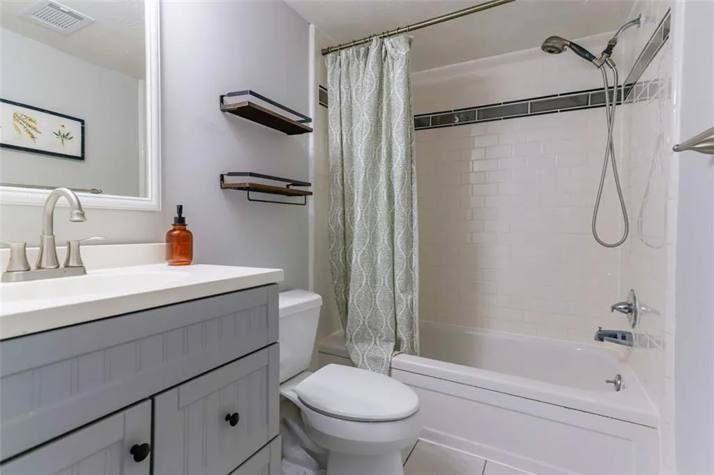 725 Dalrymple Unit 2 A, Sandy Springs, Georgia 30328, 2 Bedrooms Bedrooms, ,2 BathroomsBathrooms,Residential,Sold,725 Dalrymple Unit 2 A,6922861