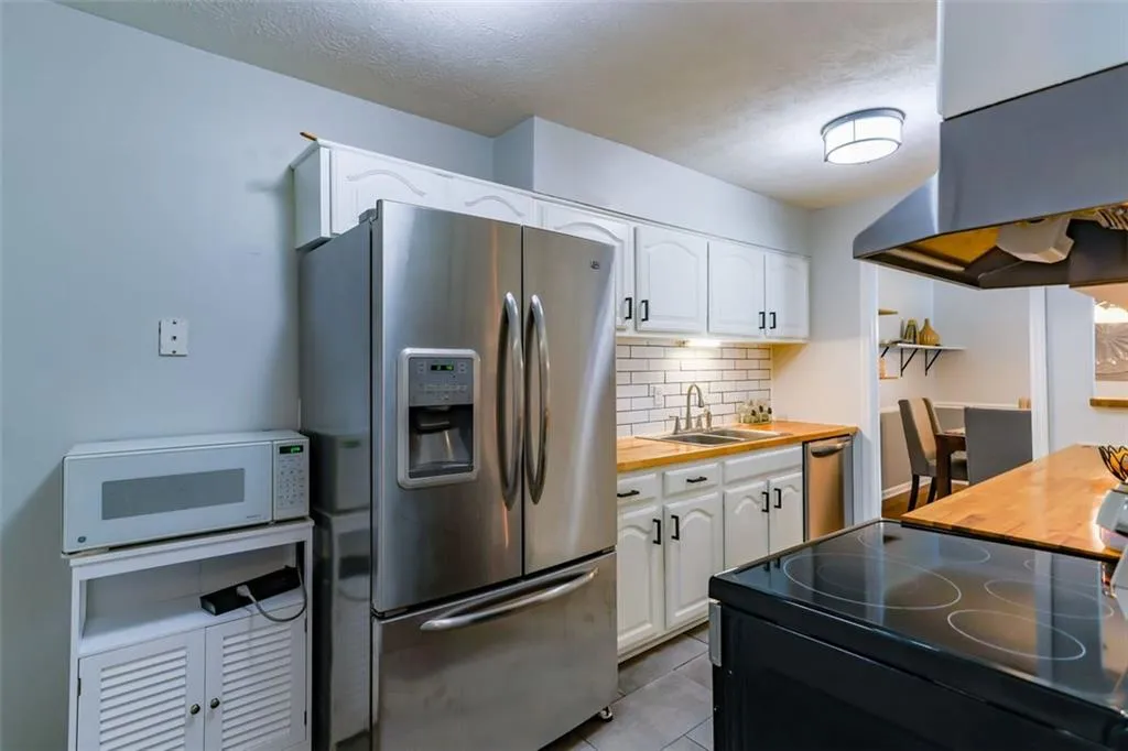 725 Dalrymple Unit 2 A, Sandy Springs, Georgia 30328, 2 Bedrooms Bedrooms, ,2 BathroomsBathrooms,Residential,Sold,725 Dalrymple Unit 2 A,6922861