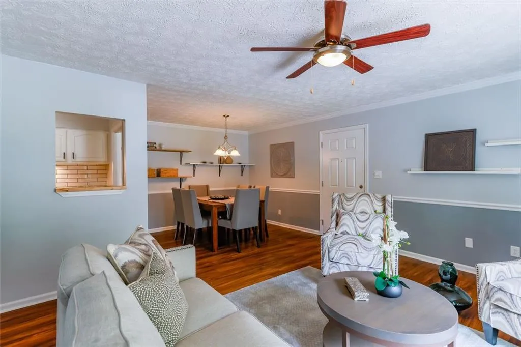 725 Dalrymple Unit 2 A, Sandy Springs, Georgia 30328, 2 Bedrooms Bedrooms, ,2 BathroomsBathrooms,Residential,Sold,725 Dalrymple Unit 2 A,6922861