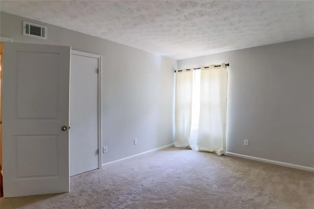 725 Dalrymple Unit 2 A, Sandy Springs, Georgia 30328, 2 Bedrooms Bedrooms, ,2 BathroomsBathrooms,Residential,Sold,725 Dalrymple Unit 2 A,6922861