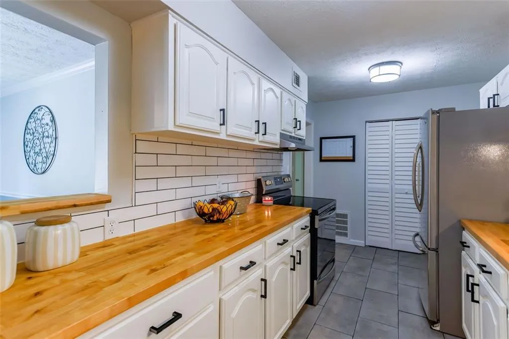 725 Dalrymple Unit 2 A, Sandy Springs, Georgia 30328, 2 Bedrooms Bedrooms, ,2 BathroomsBathrooms,Residential,Sold,725 Dalrymple Unit 2 A,6922861