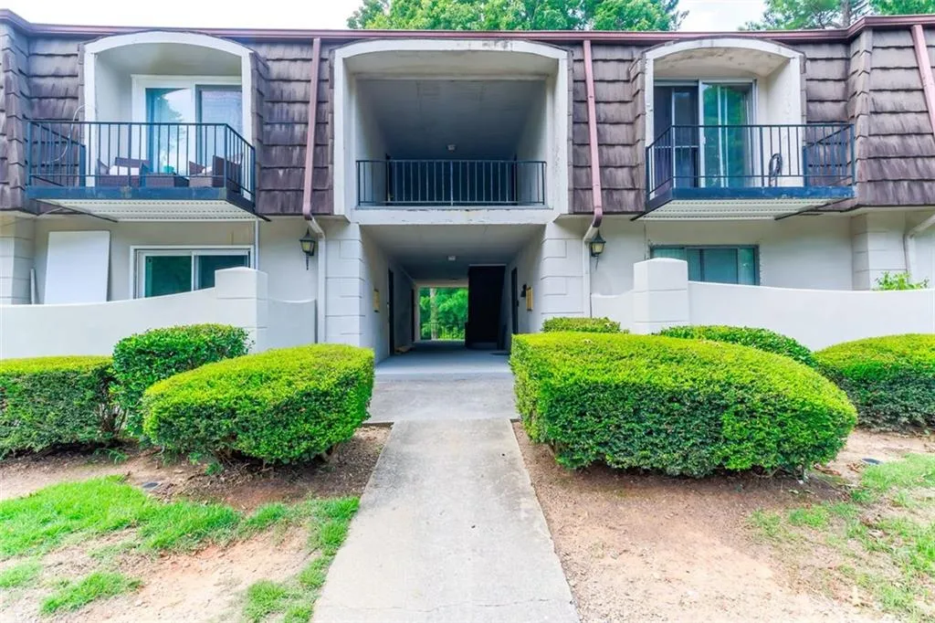 725 Dalrymple Unit 2 A, Sandy Springs, Georgia 30328, 2 Bedrooms Bedrooms, ,2 BathroomsBathrooms,Residential,Sold,725 Dalrymple Unit 2 A,6922861