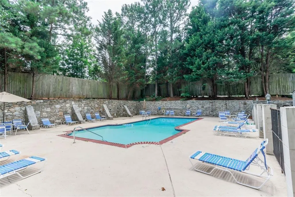 725 Dalrymple Unit 2 A, Sandy Springs, Georgia 30328, 2 Bedrooms Bedrooms, ,2 BathroomsBathrooms,Residential,Sold,725 Dalrymple Unit 2 A,6922861